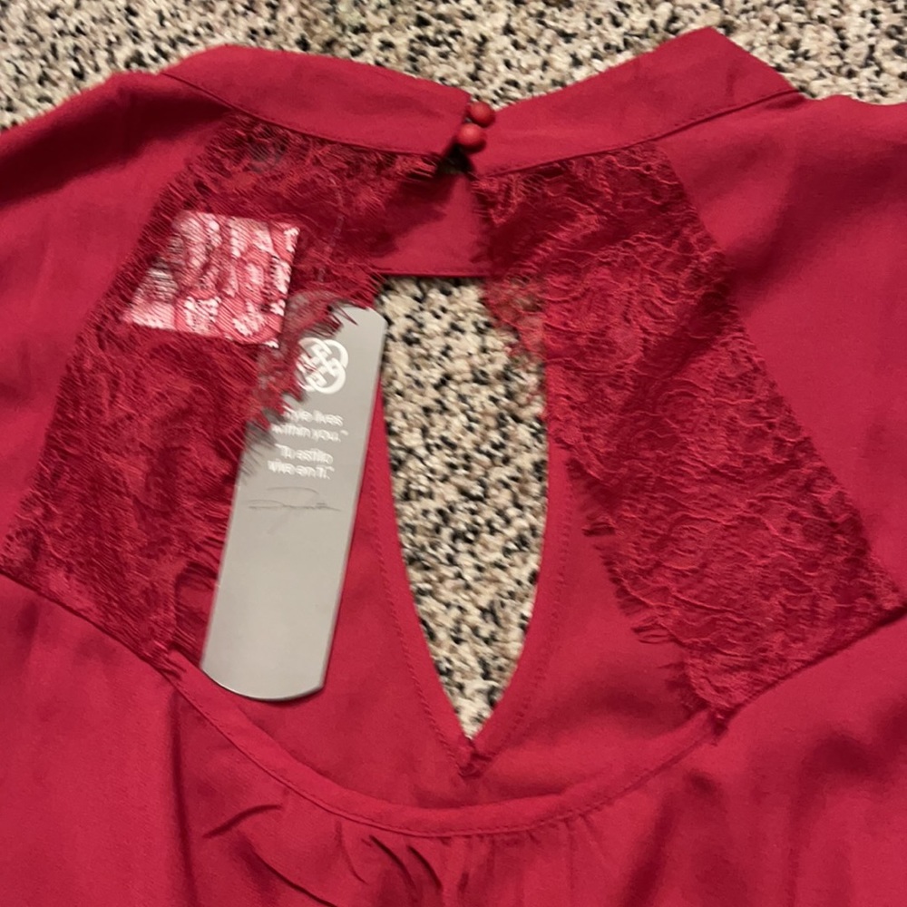 Size small - Picture 2 of 3